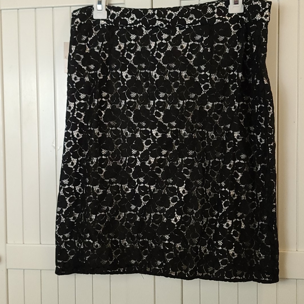 New Black and White Lace Skirt- Size 10